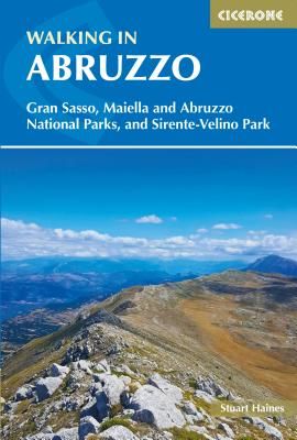 Walking in Abruzzo - Gran Sasso, Maiella and Abruzzo National Parks, and Sirente-Velino Regional Park (Haines Stuart)(Paperback / softback)