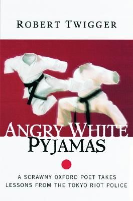 Angry White Pyjamas: A Scrawny Oxford Poet Takes Lessons from the Tokyo Riot Police (Twigger Robert)(Paperback)