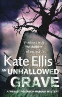 Unhallowed Grave (Ellis Kate)(Paperback)