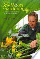 Moon Gardener - A Biodynamic Guide to Getting the Best from Your Garden (Berg Peter)(Paperback)