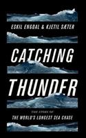 Catching Thunder - The True Story of the World's Longest Sea Chase (Engdal Eskil)(Paperback)