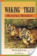 Waking the Tiger - Healing Trauma - The Innate Capacity to Transform Overwhelming Experiences (Levine Peter A.)(Paperback)