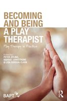 Becoming and Being a Play Therapist - Play Therapy in Practice(Paperback / softback)
