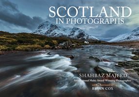 Scotland in Photographs (Majeed Shahbaz)(Paperback)