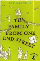 Family from One End Street (Garnett Eve)(Paperback)