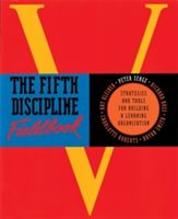 Fifth Discipline Fieldbook - Strategies for Building a Learning Organization (Kleiner Art)(Paperback)