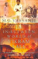 In-Between World of Vikram Lall (Vassanji Moyez)(Paperback)