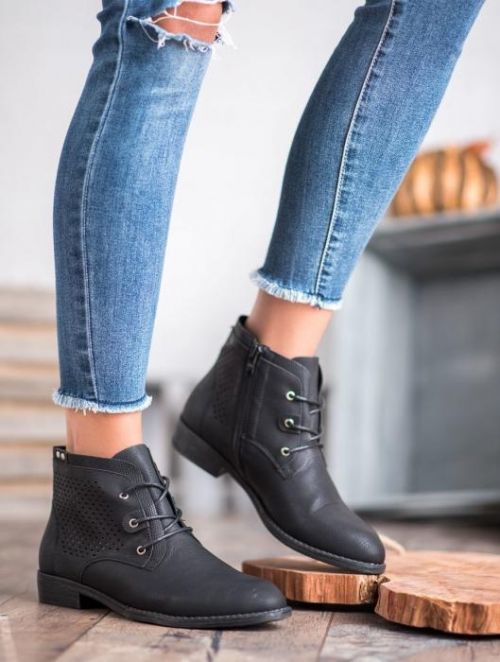 Komfortní dámské  kotníčkové boty černé na plochém podpatku