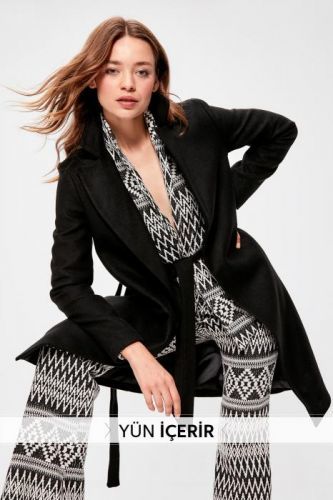 Trendyol Black Woolly BeltEd Casing