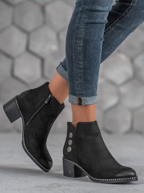 Jedinečné černé  kotníčkové boty dámské na širokém podpatku