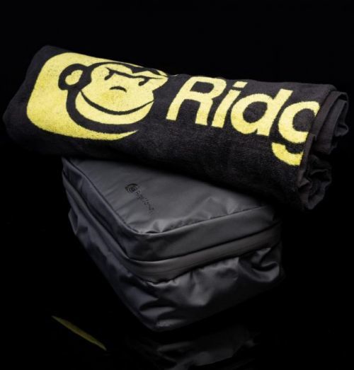 RidgeMonkey Kosmetická taška Caddy LX a velký bavlněný ručník (celý set)