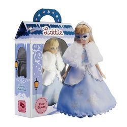 Lottie Panenka Sněhová královna - šaty s sněhově bílými detaily, kožešinovým přehozem, modrými střevícemi, kabelkou a stříbrnou škraboškou