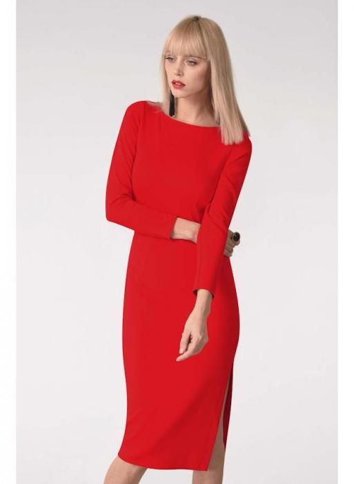 Červené šaty s dlouhým rukávem