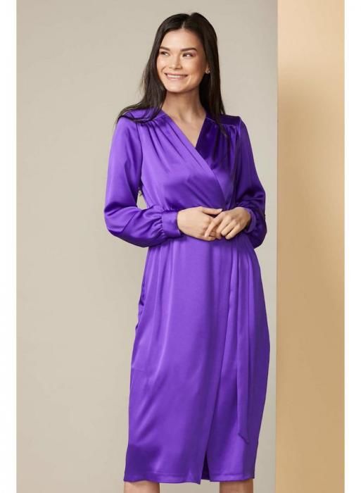 Zavinovací šaty ve fialkové barvě