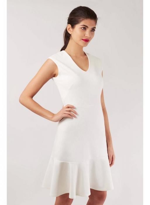 Bílé šaty s výstřihem do V