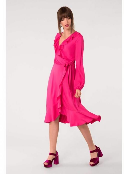 Růžové šaty s dlouhým rukávem s límcem
