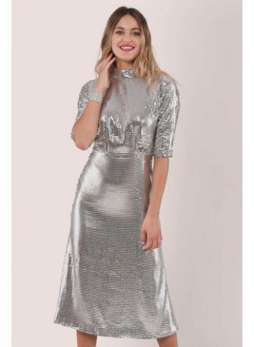 Stříbrné metalické šaty