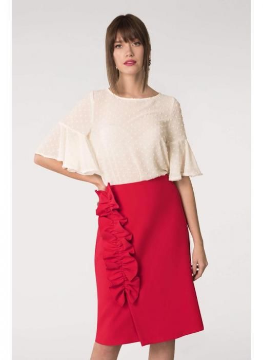 Červená asymetrická límcová sukně