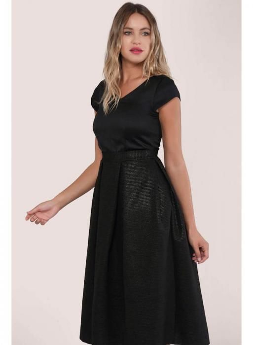 Černé večerní šaty s širokou sukní