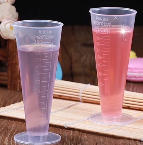 Plastová odměrka 100 ml