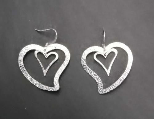 Obrysy srdce - náušnice ze stříbra na háčcích