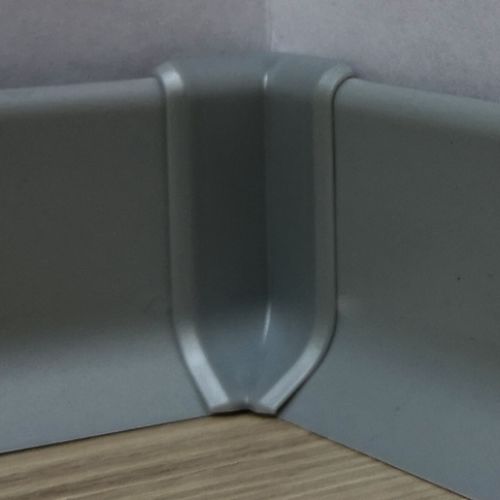 Roh k soklu vnitřní PVC stříbrošedá, výška 40 mm, SKPVCVNIR2ST