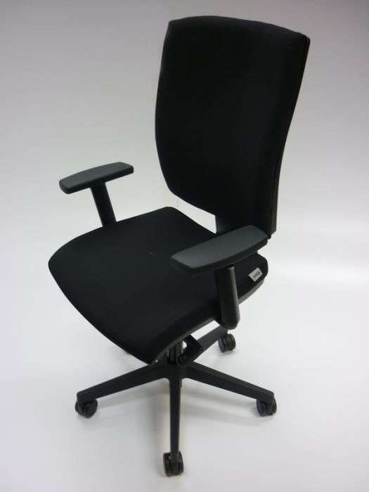 Ergonomická kancelářská židle na kolečkách RIM ANATOM AT 986 B – s područkami, černá