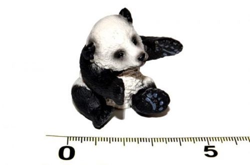 A - Figurka Pandí mládě 4,5 cm