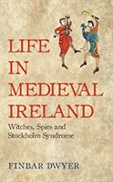 Life in Medieval Ireland - Witches, Spies and Stockholm Syndrome (Dwyer Finbar)(Paperback / softback)