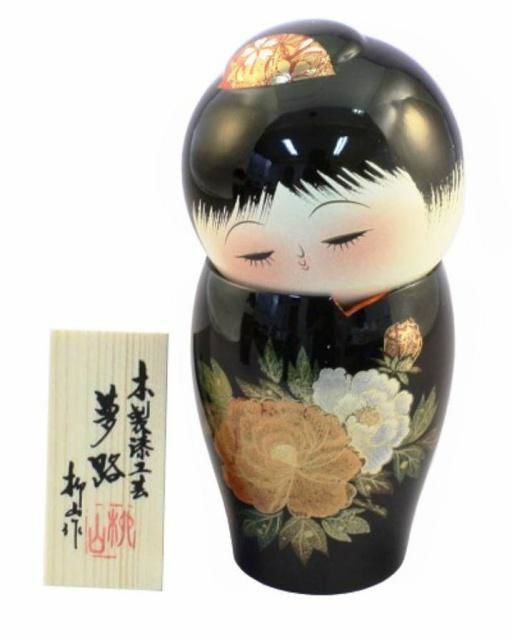 JPa Japonská panenka Kokeshi Yumeji Black Urushi 15,5 cm