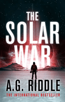 Solar War (Riddle A. G.)(Paperback / softback)