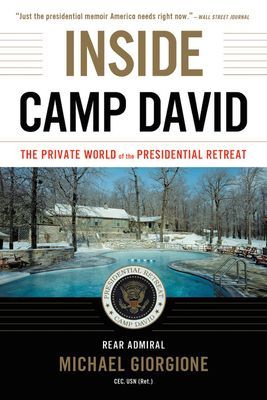 Inside Camp David - The Private World of the Presidential Retreat (Giorgione Rear Admiral Michael CEC USN (Ret.))(Paperback / softback)