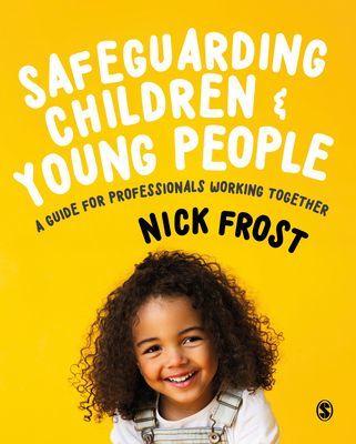 Safeguarding Children and Young People - A Guide for Professionals Working Together (Frost Nick)(Paperback / softback)