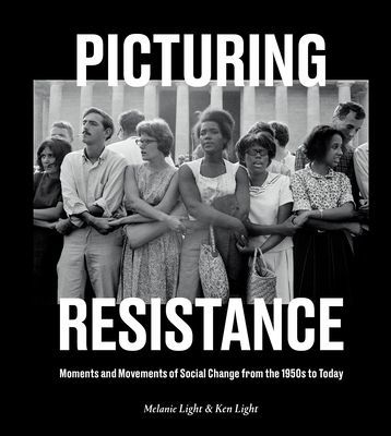 Picturing Resistance - Moments and Movements of Social Change from the 1950s to Today (Light Melanie)(Pevná vazba)
