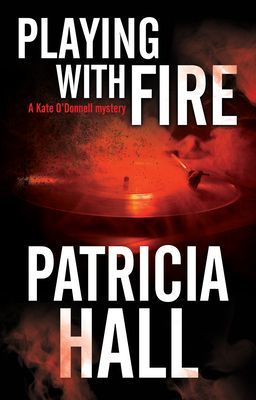 Playing with Fire (Hall Patricia)(Paperback / softback)
