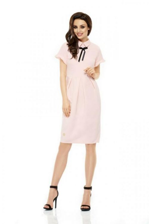 Dámské společenské šaty s límečkem, stužkou a krátkým rukávem dlouhé - Růžová / M - Lemoniade - M