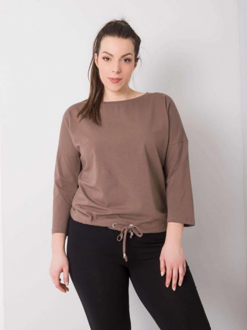 HNĚDÉ DÁMSKÉ TRIČKO S VÁZÁNÍM V PASE RV-BZ-6294.06P-BROWN Velikost: 2XL
