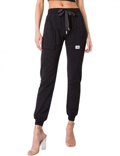 černé dámské tepláky s kapsami