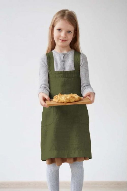 Dětská tmavě zelená lněná zástěra Linen Tales Pinafore, 72 x 45 cm